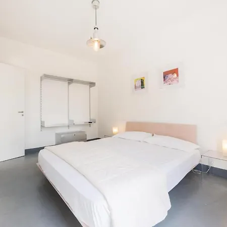 10 Apartment *